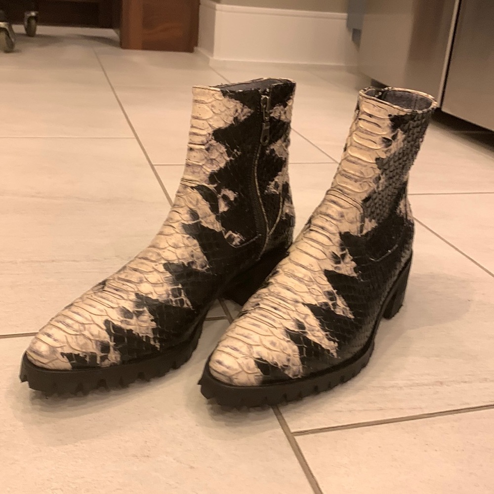 Modern vice size 10 snake boots